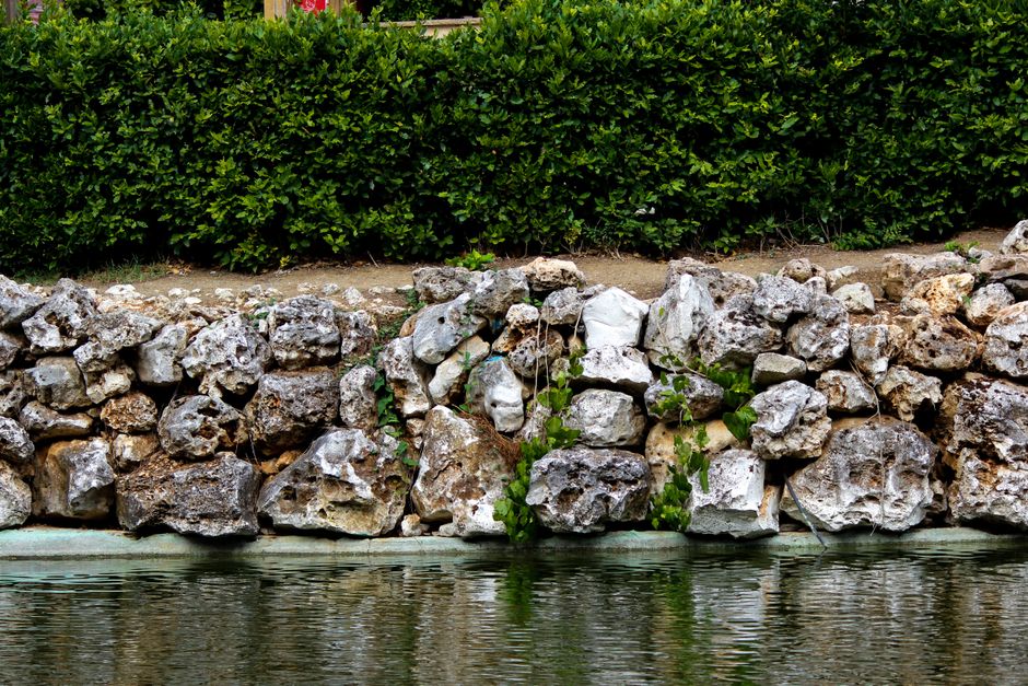 Stone retaining wall — Blackstone Masonry